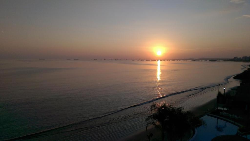 Lindo Departamento Al Pie De Playa Edificio Torre Oceanica Appartement Salinas  Buitenkant foto
