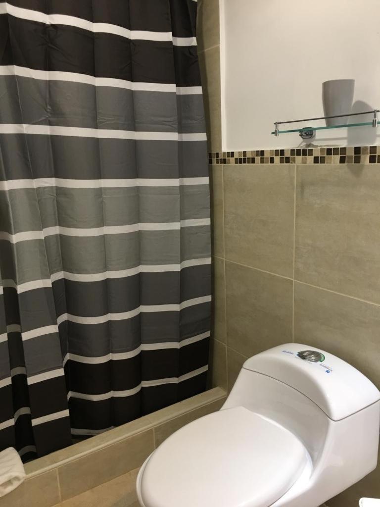 Lindo Departamento Al Pie De Playa Edificio Torre Oceanica Appartement Salinas  Buitenkant foto